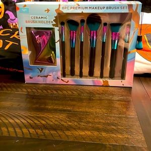 Brand new make brush kit